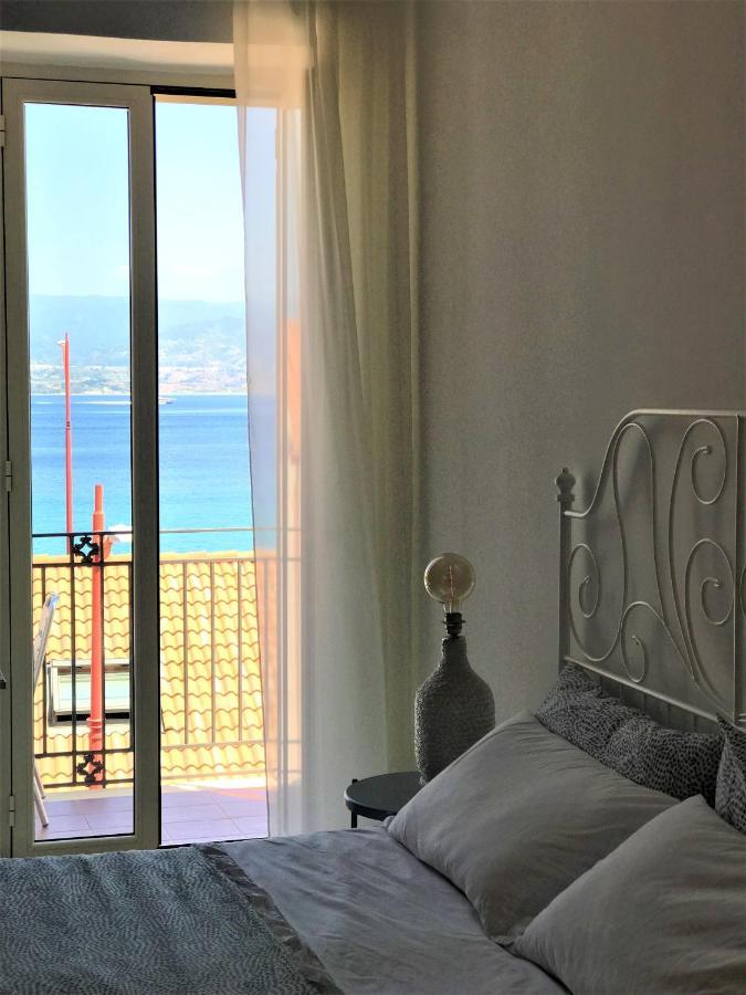 Vecchia Paradiso - A Un Passo Dal Mare メッシーナ エクステリア 写真